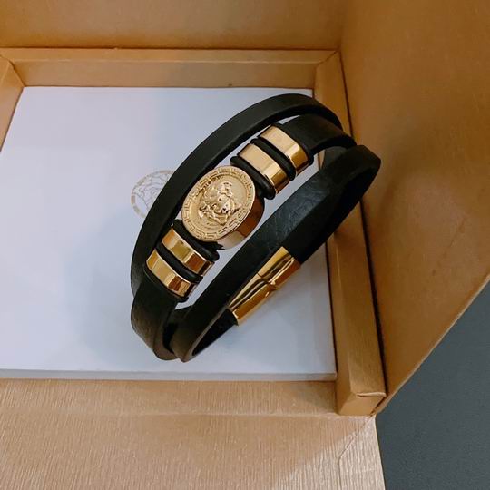 Versace bracelet lyh33
